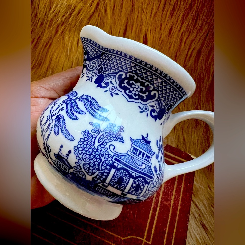 Blue Willow Churchill England Creamer